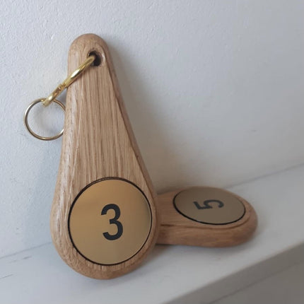 Llavero para hotel Oaky Drop marrón claro 110 x 55 mm - ambos lados