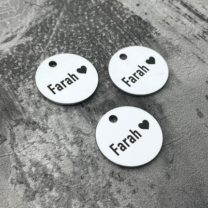 Llavero de aluminio plateado con texto personalizada - Por unidad